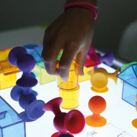 Cubes translucides multicolores par 50