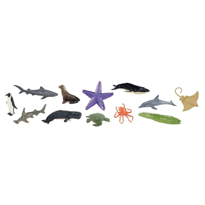 Figurines autour de l'ocean