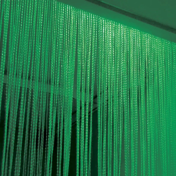 Rideau de fibres optiques interactif