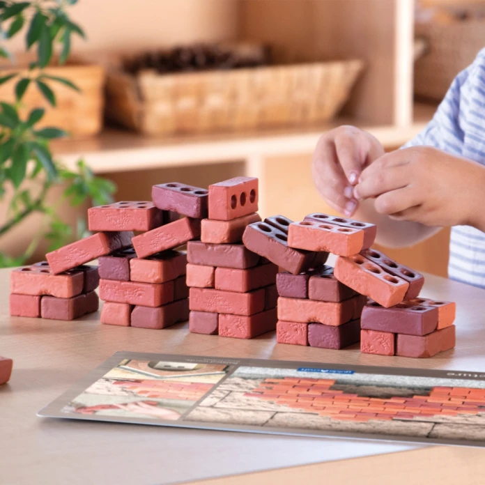 Petites briques de construction naturelles