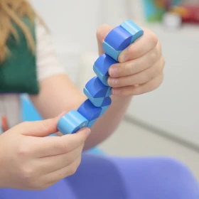 Fidget articulé en bois