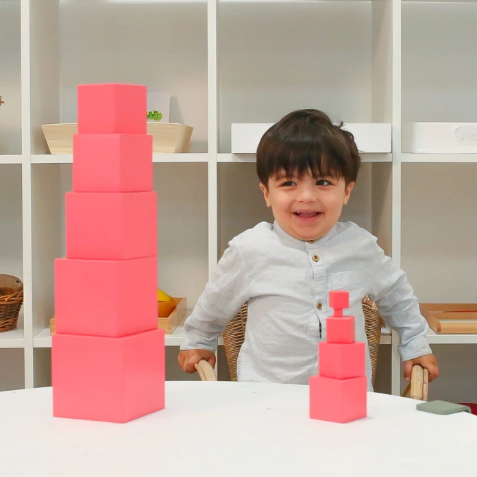 Tour d'empilage rose Montessori