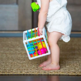 Inny Bin - Cube à&nbsp; formes sensorielles