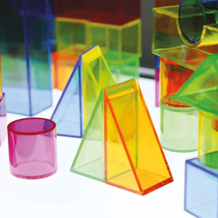 Cubes translucides multicolores par 50