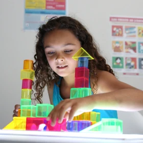 Cubes translucides multicolores par 50