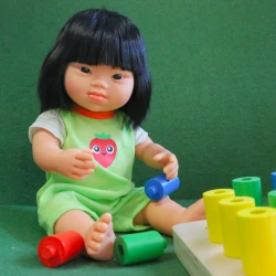 Pyjama vert pour poupée inclusive