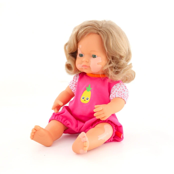 Pyjama rose pour poupée inclusive