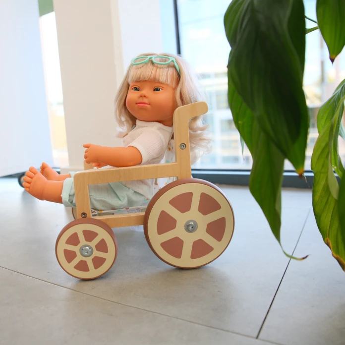 Fauteuil roulant pour poupée inclusive