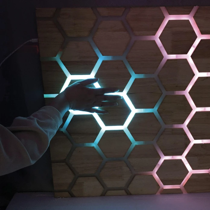 Panneau mural interactif tactile – alvéoles