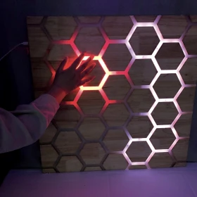 Panneau mural interactif tactile – alvéoles