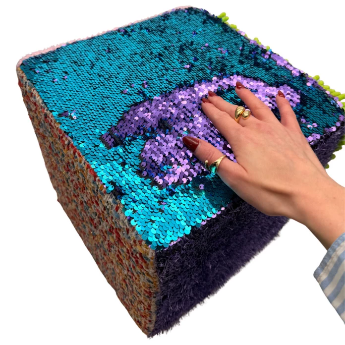 Le cube géant texturé