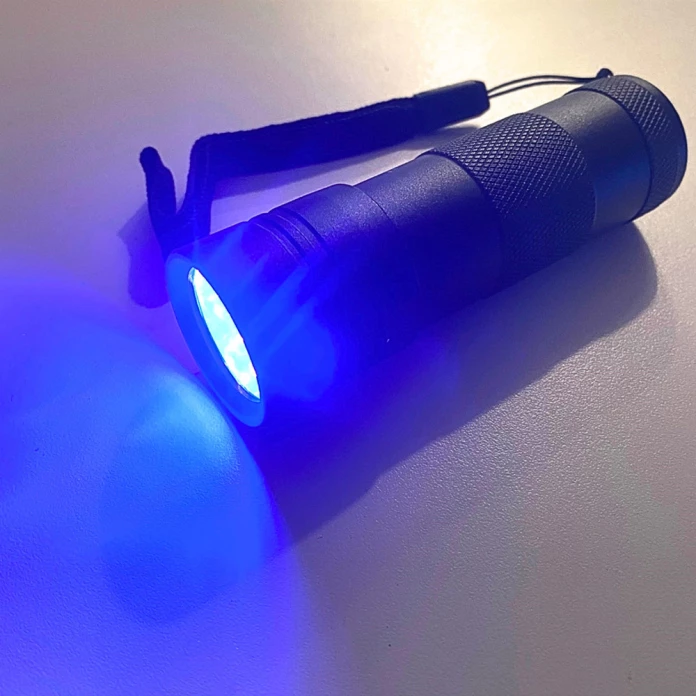 Lampe torche LED UV