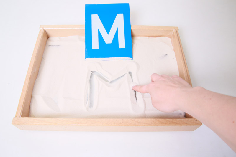 AtMini Montessori Bac à sable avec couvercle – Bac à sable en bois pour enfants écrivant des lettres et des chiffres (blanc AtMini Montessori Bac à sable avec couvercle – Bac à sable en bois pour enfants écrivant des lettres et des chiffres (blanc