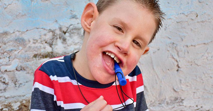 Votre enfant mâche ses doigts, ses articulations ou ses mains : les outils pour l'aider Votre enfant mâche ses doigts, ses articulations ou ses mains : les outils pour l'aider