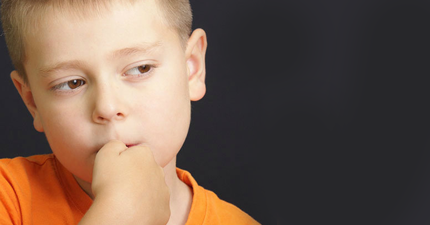 Pourquoi mon enfant continue-t-il à tout mâchouiller ?