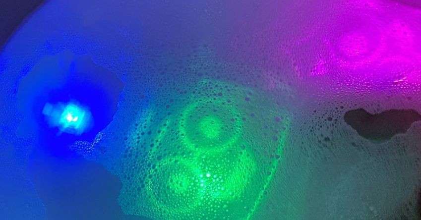 Le bain de lumière : notre expérience avec les Glow Pals Le bain de lumière : notre expérience avec les Glow Pals
