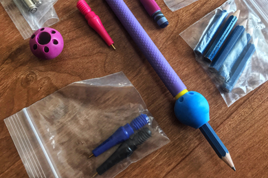 Écrire avec une stimulation vibratoire pour éveiller les muscles de la main